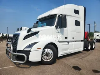 2021 VOLVO VNL64T760