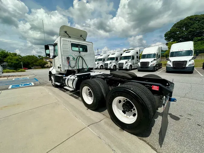 2019 Volvo VNL64T300
