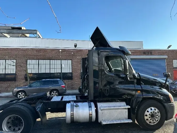 2018 Freightliner X12542ST