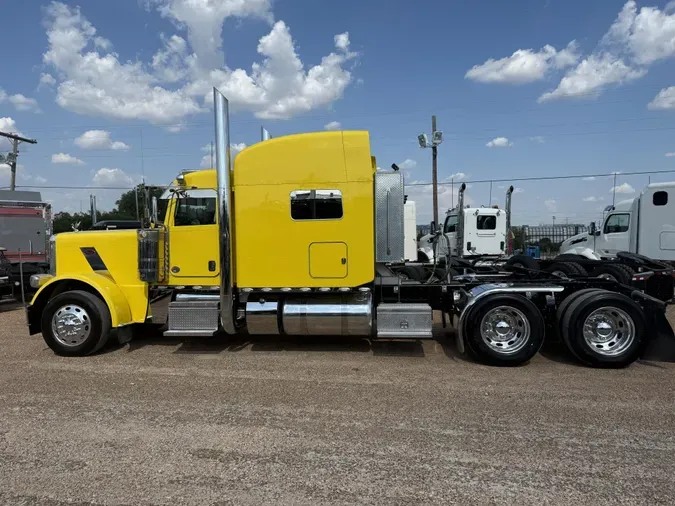 2023 Peterbilt 389