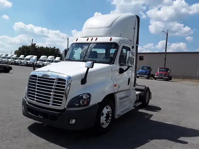 2017 FREIGHTLINER/MERCEDES CASCADIA 125ebdc68d68c593343eb522f981122c350