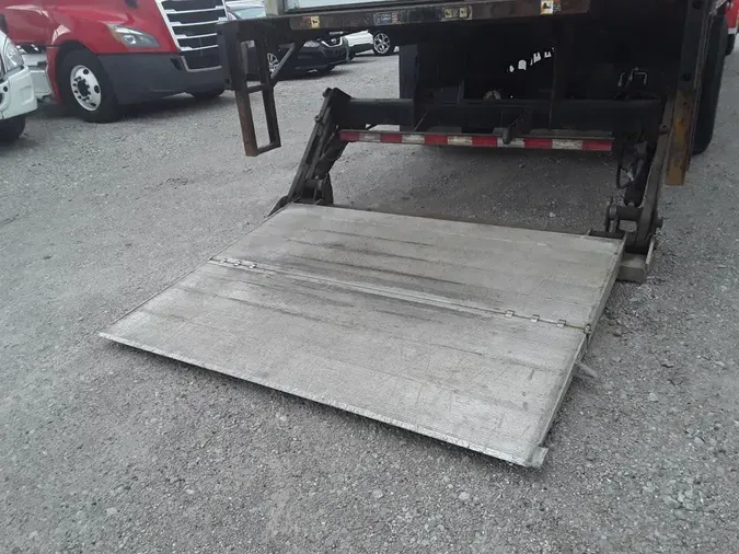 2018 FREIGHTLINER M2 106