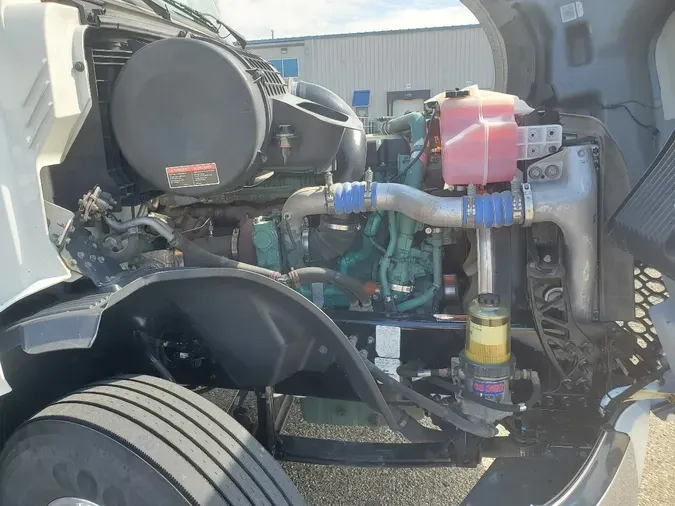 2020 VOLVO VNL760