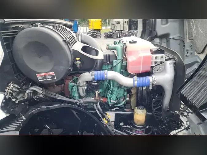 2020 VOLVO VNL760