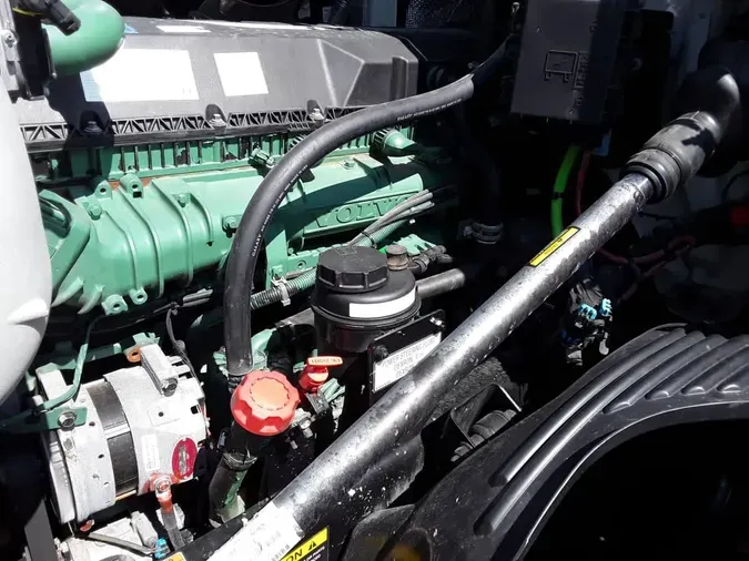 2020 VOLVO VNL64T-760