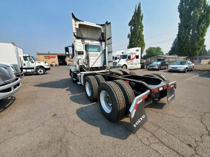 2017 VOLVO VNL64T