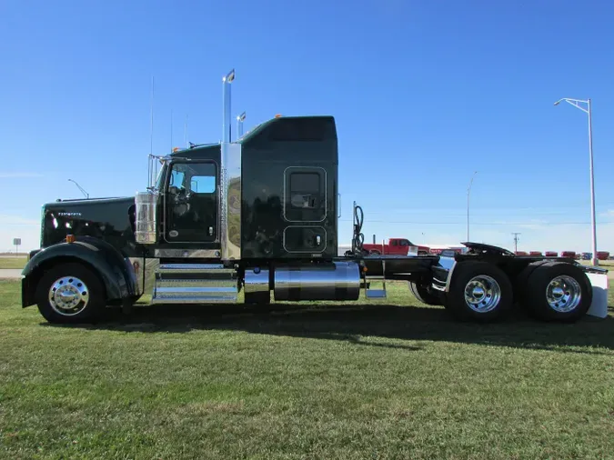 2026 Kenworth W900L