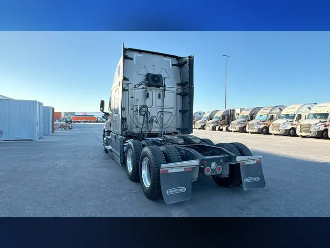 2022 Freightliner Cascadia 126