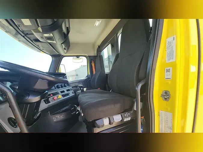 2021 FREIGHTLINER CA126