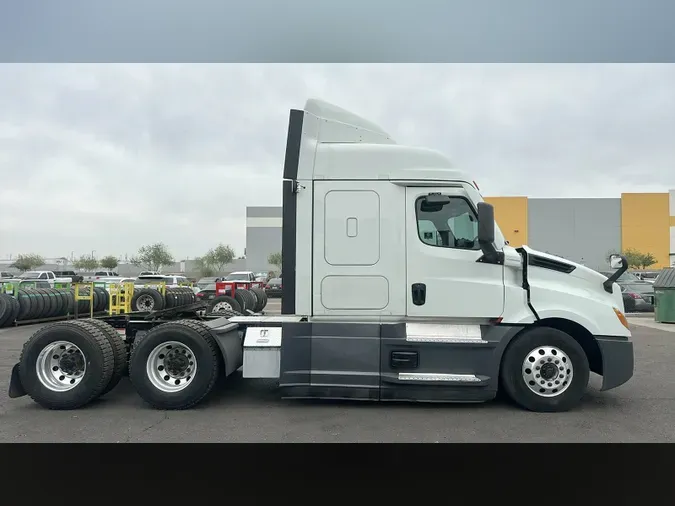 2021 Freightliner Cascadia 126