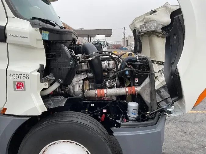 2019 Freightliner T12664ST