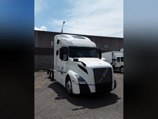 2020 VOLVO VNL64T-760