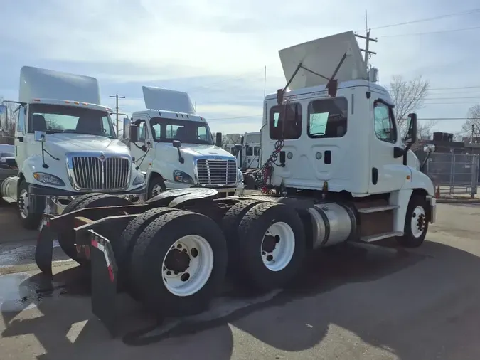 2016 FREIGHTLINER/MERCEDES CASCADIA 125