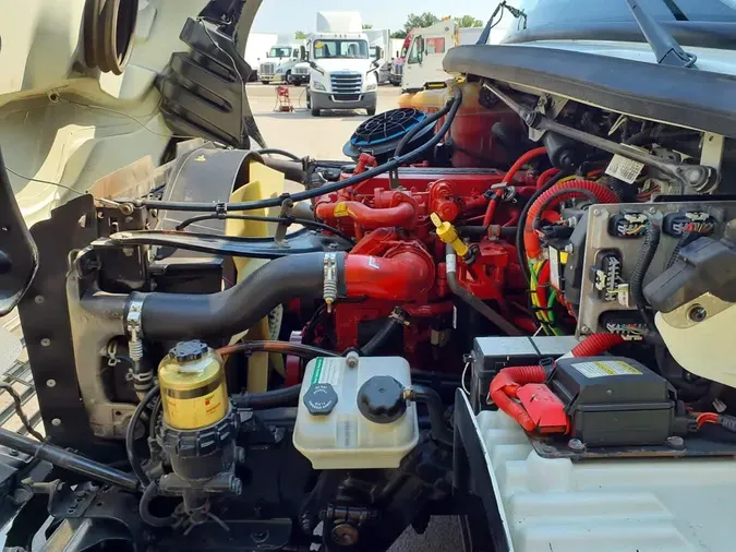 2018 FREIGHTLINER M2 106