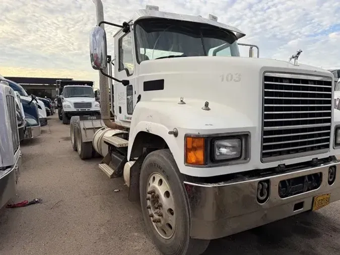 2013 MACK PINNACLE CHU613