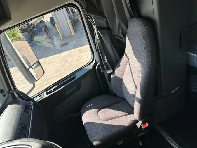 2019 VOLVO VNL64T760