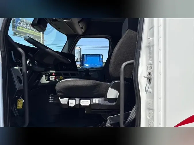 2021 FREIGHTLINER CA126