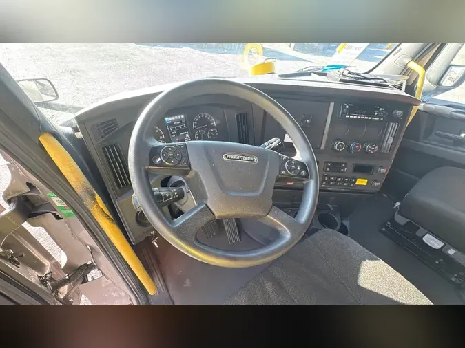 2023 Freightliner Cascadia 126
