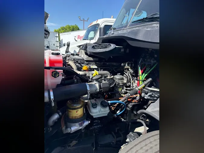 2017 FREIGHTLINER/MERCEDES CASCADIA 125