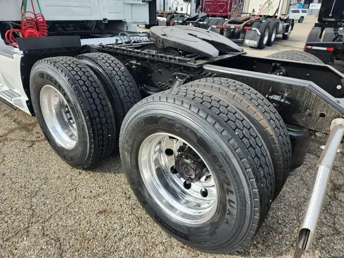 2023 VOLVO VNL64T760