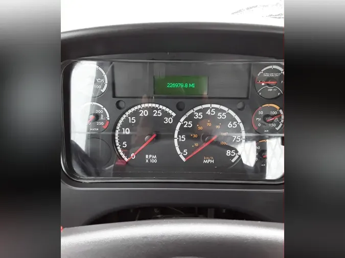 2017 FREIGHTLINER/MERCEDES M2 106