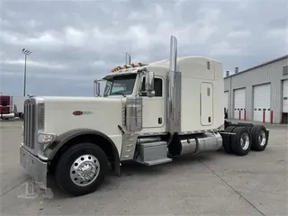 2017 PETERBILT 389