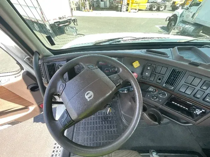 2016 VOLVO VNL42300