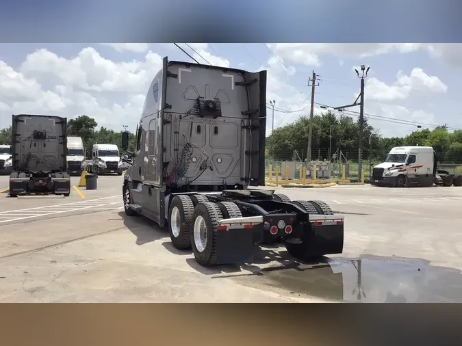 2021 Freightliner Cascadia 126