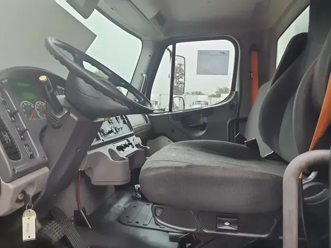 2018 FREIGHTLINER M2 106