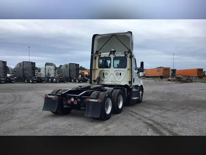 2020 Freightliner Cascadia 126