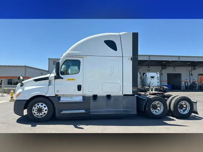 2021 Freightliner Cascadia 126