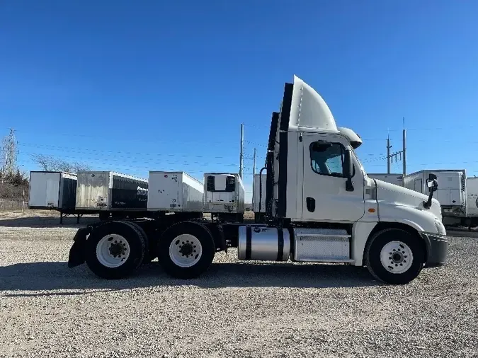 2018 Freightliner X12564ST