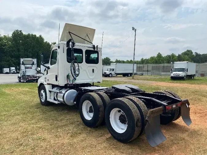 2018 Freightliner T12664ST