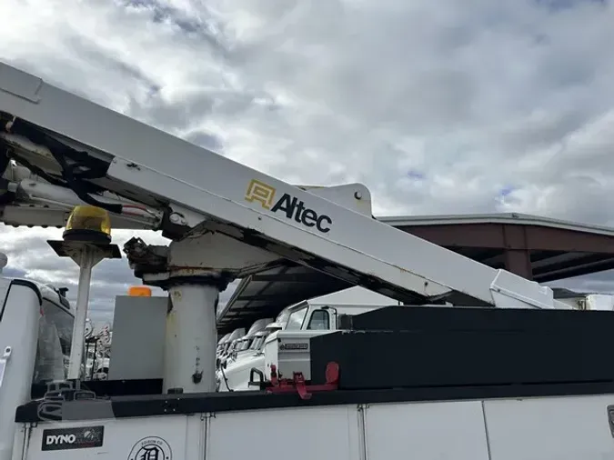 2011 ALTEC AT40P