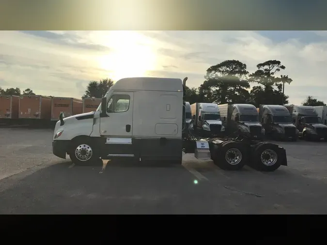2022 Freightliner Cascadia 126