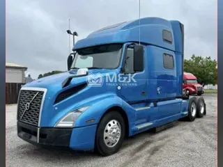 2020 VOLVO VNL64T860