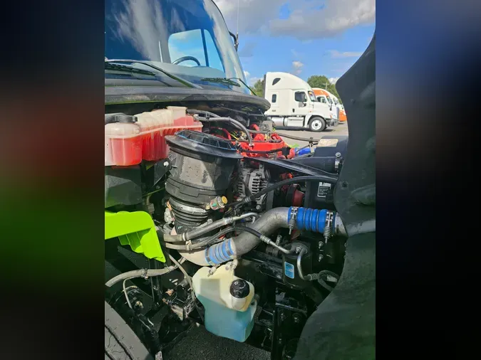 2019 FREIGHTLINER/MERCEDES M2 106