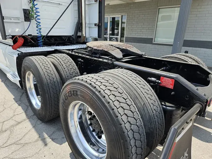 2020 VOLVO VNL64T760