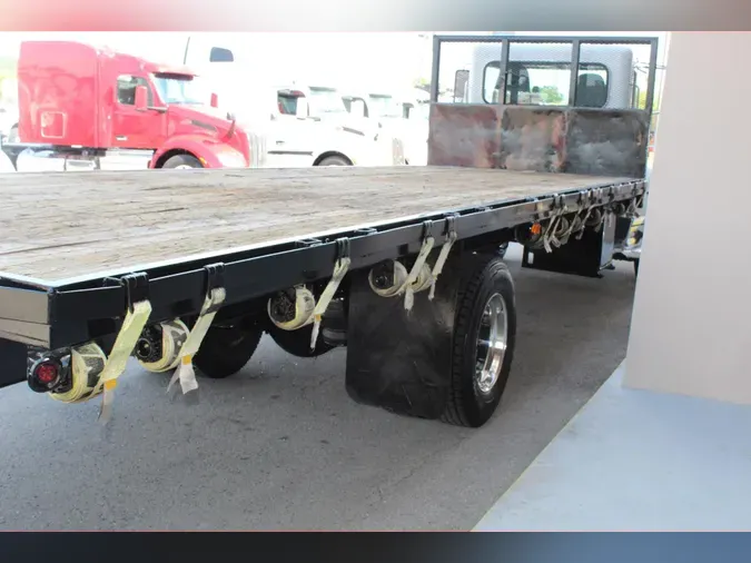 2020 Peterbilt 337ec30b8f5d401295b692c627b75584155