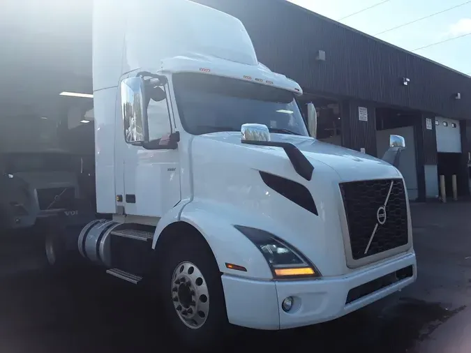 2019 VOLVO VNR42T 300