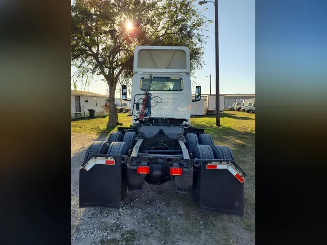 2019 NAVISTAR INTERNATIONAL LT625 DAYCAB T/A