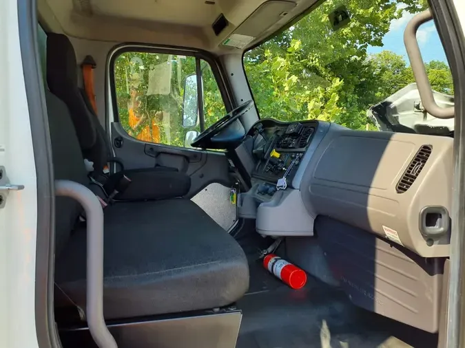 2018 FREIGHTLINER M2 106