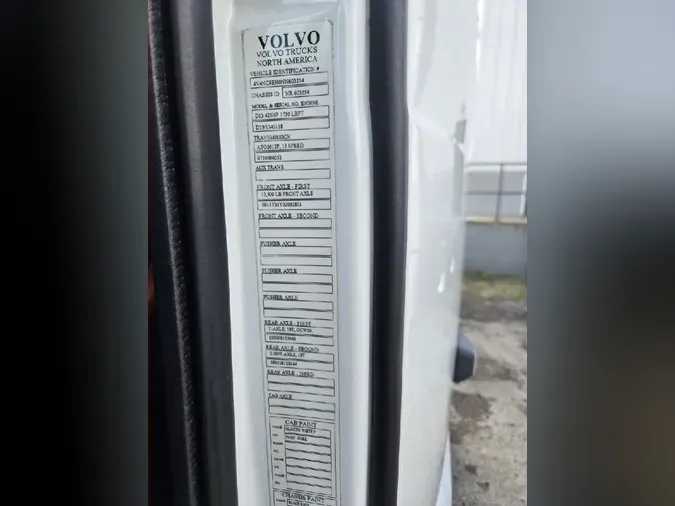 2022 VOLVO VNL64T740