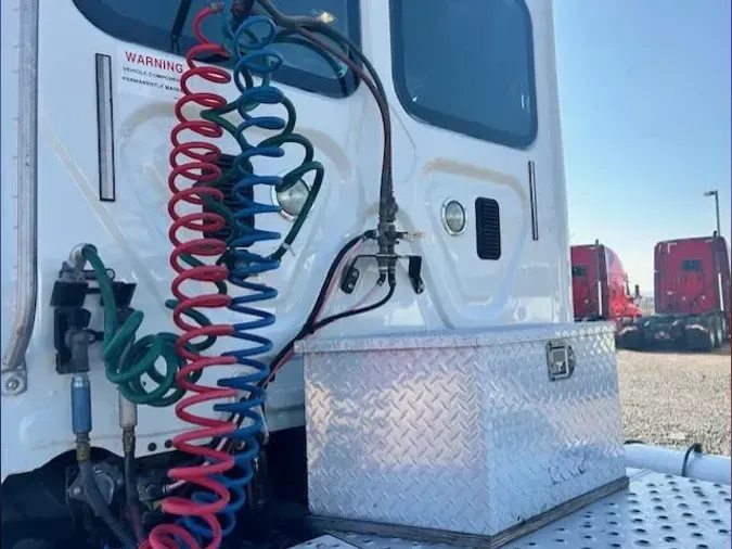 2017 FREIGHTLINER/MERCEDES CASCADIA 125