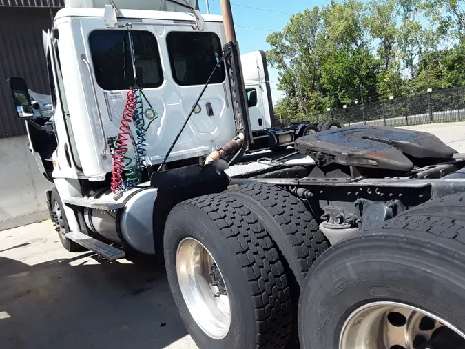 2017 FREIGHTLINER/MERCEDES CASCADIA 125