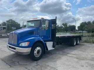 2022 Kenworth T370