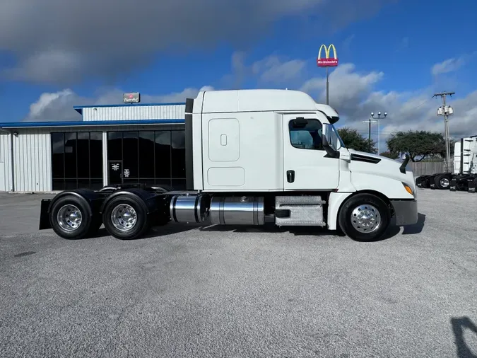 2021 FREIGHTLINER CASCADIA 126