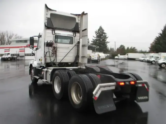 2017 VOLVO VNL64T