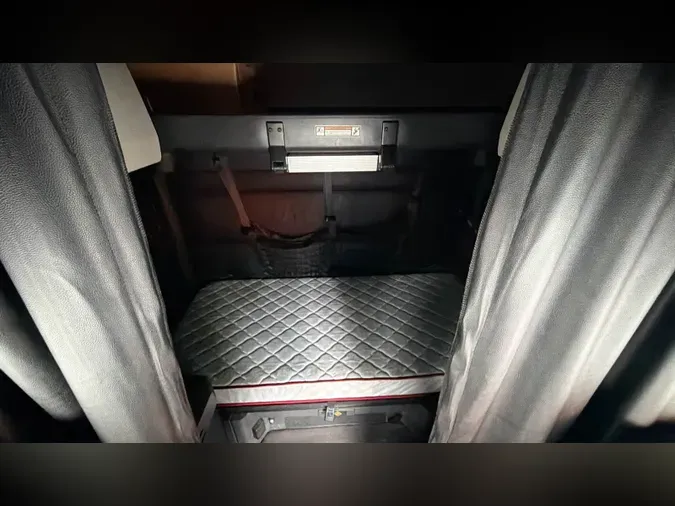 2023 Freightliner Cascadia 126