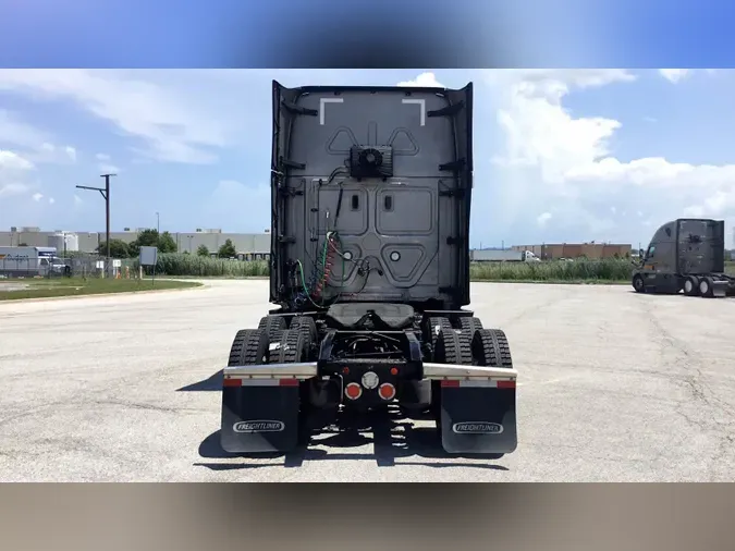 2022 Freightliner Cascadia 126